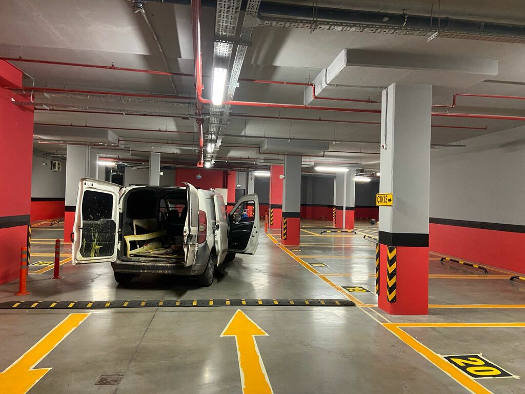 kapalı otopark zemin çizgileri, yön çizgileri
